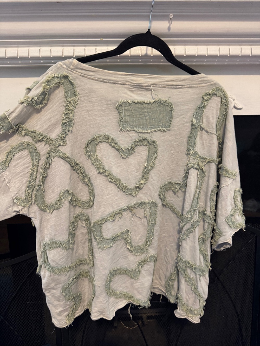 Oli & Hali Cream Boxy Top with Sage Heart Appliqués - Picture 5 of 5